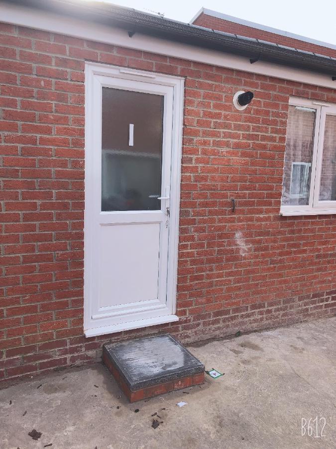 Flat 1 - Entire Modern Studio With En-Suite And Free Parking Close To Qmc, City Centre & Notts Uni Ноттингем Экстерьер фото